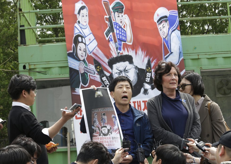 Jihokorejská policie zasáhla proti severokorejským zběhům, kteří do KLDR posílají letáčky kritizující Kimův režim.