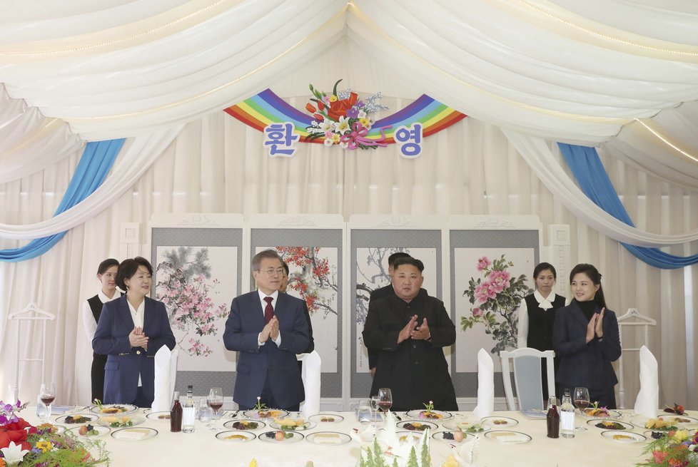 Závěrečný oběd záříjového korejského summitu.