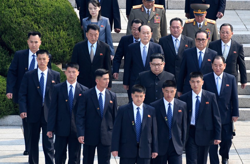 Na první mezikorejský summit v dubnu přijel Kim Čong-un s početnou ochrankou.