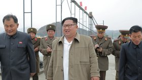 Diktátor KLDR Kim Čong-un provedl inspekci na vojenské základně.