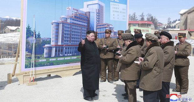 Kim si vyjel za sluncem do luxusního plážového resortu. Zamíří i za Putinem?