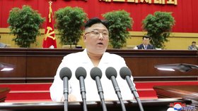 Kim Čong-un na sjezdu Korejské strany práce (8. 04. 2021)