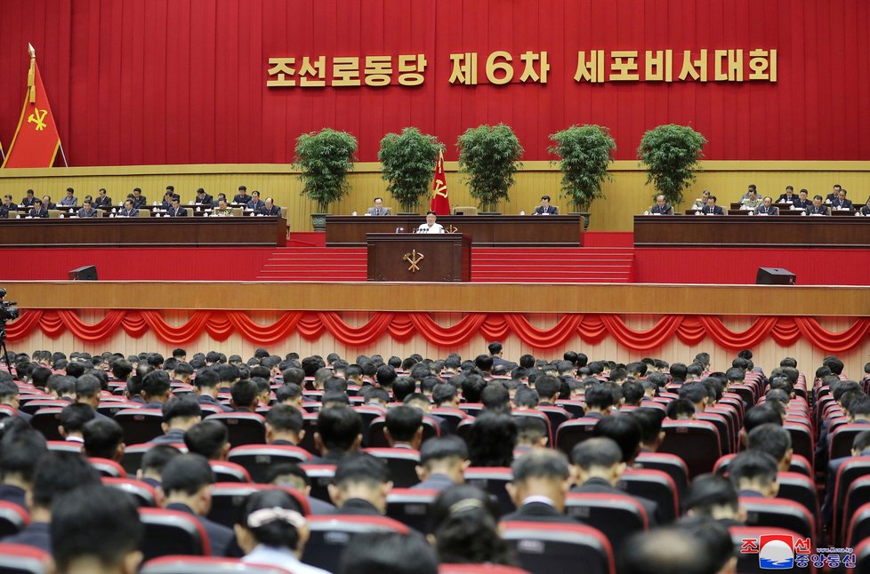 Kim Čong-un na sjezdu Korejské strany práce (8. 4. 2021)
