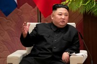 „Otřeseme světem.“ Kimova KLDR se pochlubila raketami, které jsou schopné zasáhnout USA