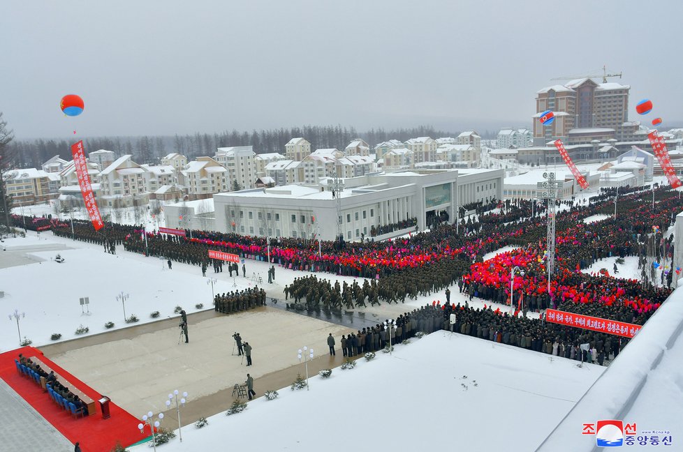 Kim Čong-un slavnostně otevřel letovisko.