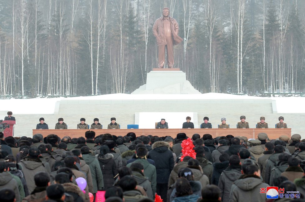 Kim Čong-un slavnostně otevřel letovisko.