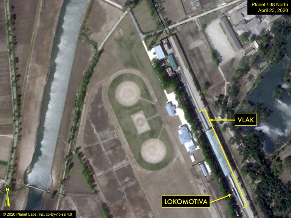 Osobní vlak Kim Čong-una podle satelitních snímků stojí na nádraží u jeho letního sídla ve Wonsanu.