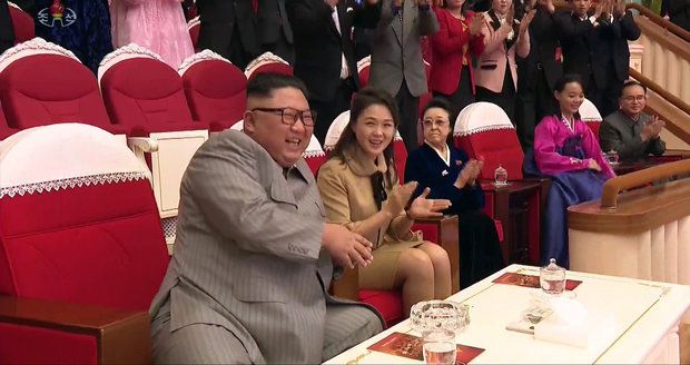 Kde je „paní Kimová“? Manželka Kim Čong-una se už rok neobjevila na veřejnosti