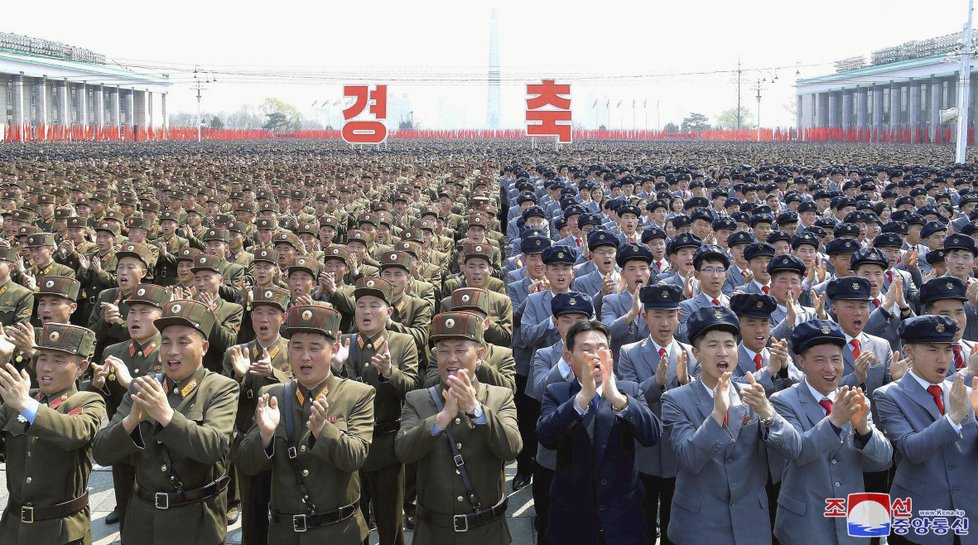 Severokorejští vojáci a policisté.