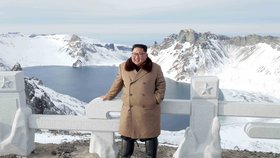 Severokorejský diktátor Kim Čong-un znovu vycválal na posvátnou horu, tentokrát vzal manželku, sestru i poradce.