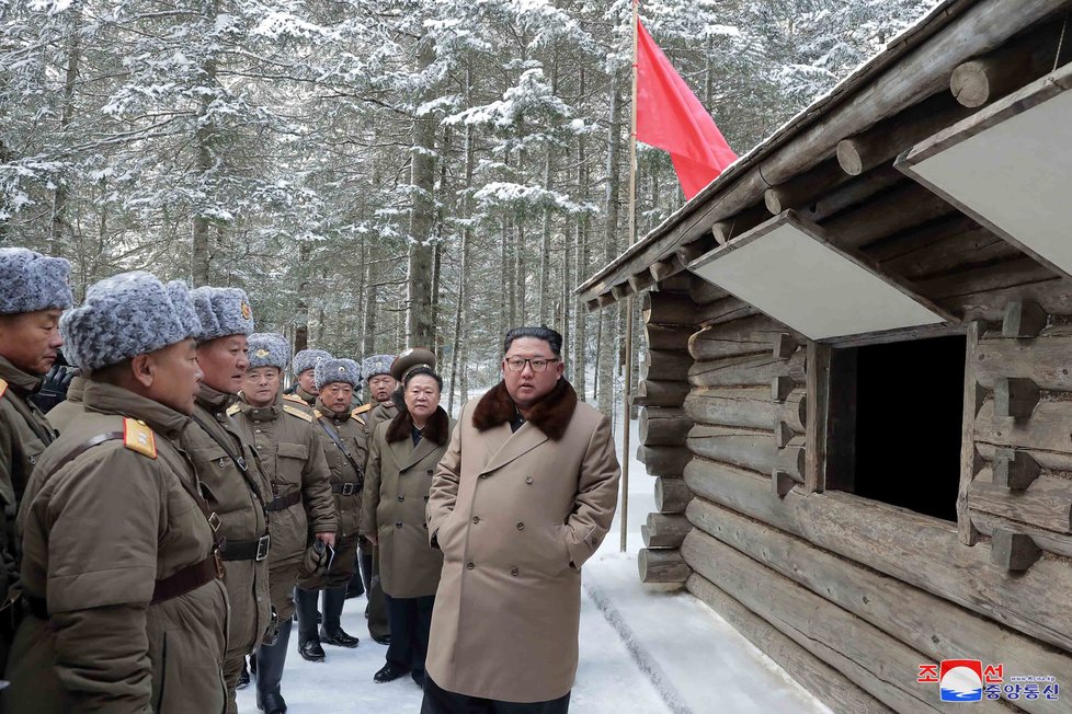 Severokorejský diktátor Kim Čong-un znovu vycválal na posvátnou horu, tentokrát vzal manželku, sestru i poradce.