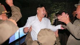 Kim Čong-un vyhlásil party: KLDR slavila odpálení rakety