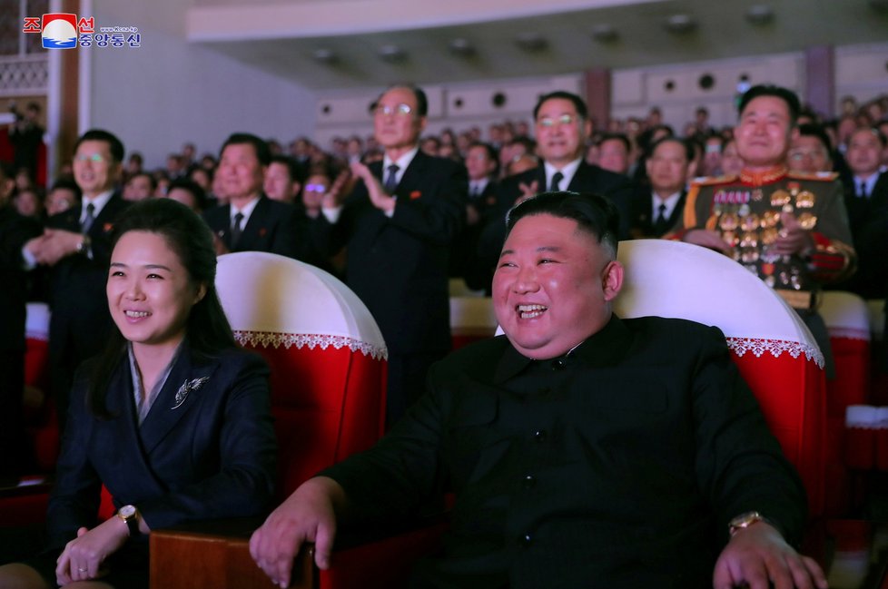 Severokorejský diktátor Kim Čong-un s manželkou Ri Sol-ču.