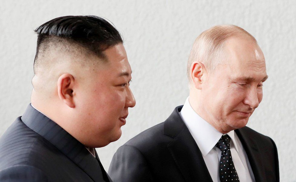 Ruský prezident Putin se ve Vladivostoku poprvé sešel s vůdcem KLDR Kim Čong-unem. (25.4.2019)