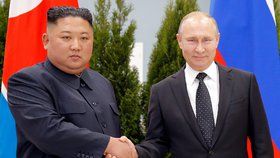 Ruský prezident Putin se ve Vladivostoku poprvé sešel s vůdcem KLDR Kim Čong-unem. (25.4.2019)