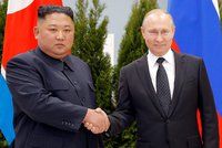 Putin a Kim si užili ruský summit. A na recepci byl kaviár, boršč i jelení pelmeně