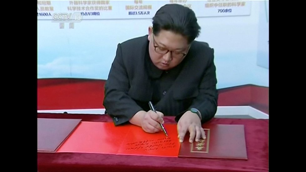 Severokorejský diktátor Kim Čong-un má za sebou první zahraniční cestu. V Číně jednal s prezidentem Si Ťin-pchingem.
