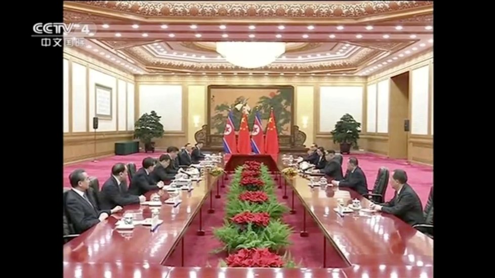 Severokorejský diktátor Kim Čong-un má za sebou první zahraniční cestu. V Číně jednal s prezidentem Si Ťin-pchingem
