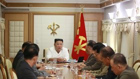 Kim potrestal místní představitele kvůli tajfunu Maysak.