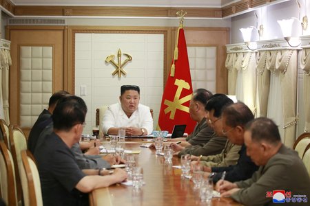 Kim potrestal místní představitele kvůli tajfunu Maysak.