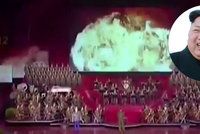 KLDR slavila: Ukázala vlajku USA v plamenech a simulovala třetí světovou válku