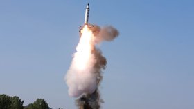 KLDR v posledních týdnech podnikla několik raketových testů.