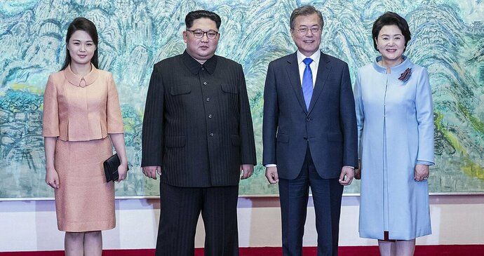 Vůdci obou Koreji s manželkami, 2018.