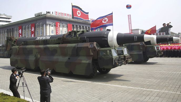Vojenská přehlídka v Pchjongjangu - ilustrační snímek.