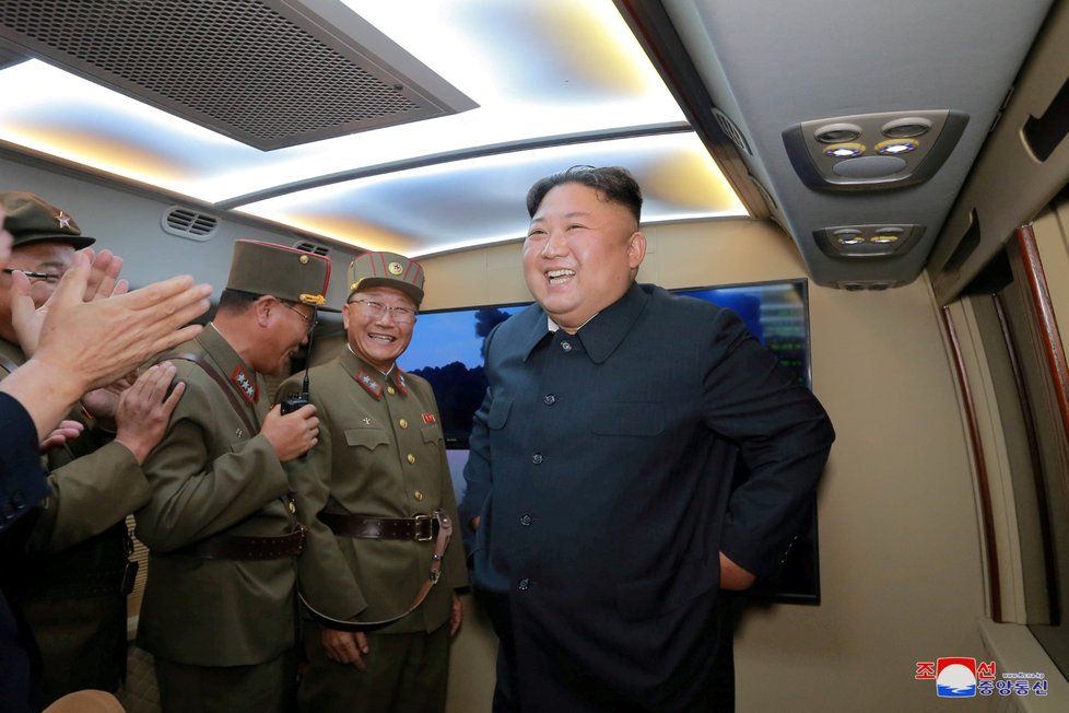 Kim Čong-un ohlásil konec moratoria na jaderné zkoušky.