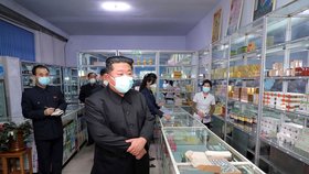 Severokorejský diktátor Kim Čong-un na inspekci v lékárně