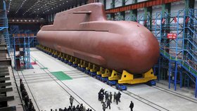 Kim Čong-un si prohlédl stavbu první jaderné ponorky (prosinec 2025).