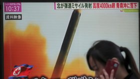 Vysílání v Tokyu ohledně raketového testu KLDR