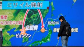 Vysílání v Tokiu ohledně raketového testu KLDR