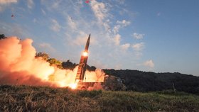 Jižní Korea odpověděla na jaderný test KLDR odpálením jaderné balistické střely Hyunmoo II.