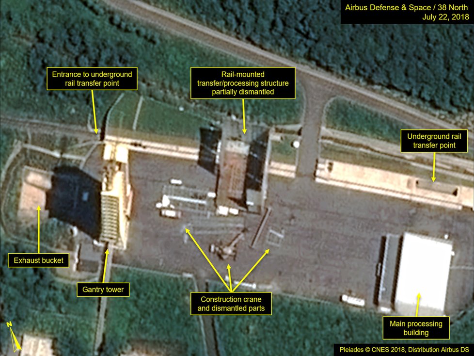 KLDR začala bourat budovy na základně Sohe užívané k raketovým testům.