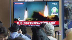 KLDR vypálila několik raket krátkého doletu směrem k Japonsku (4. 5. 2019)