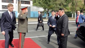 Kim Čong-Un a Sergej Šojgu ve Vladivostoku (16.9.2023)