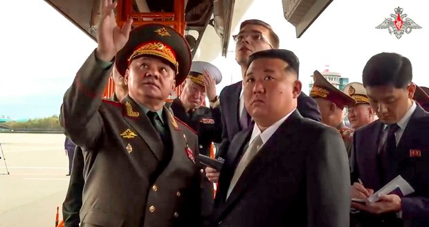 Diktátor Kim na základně ve Vladivostoku: Šojgu ukázal ruskou chloubu