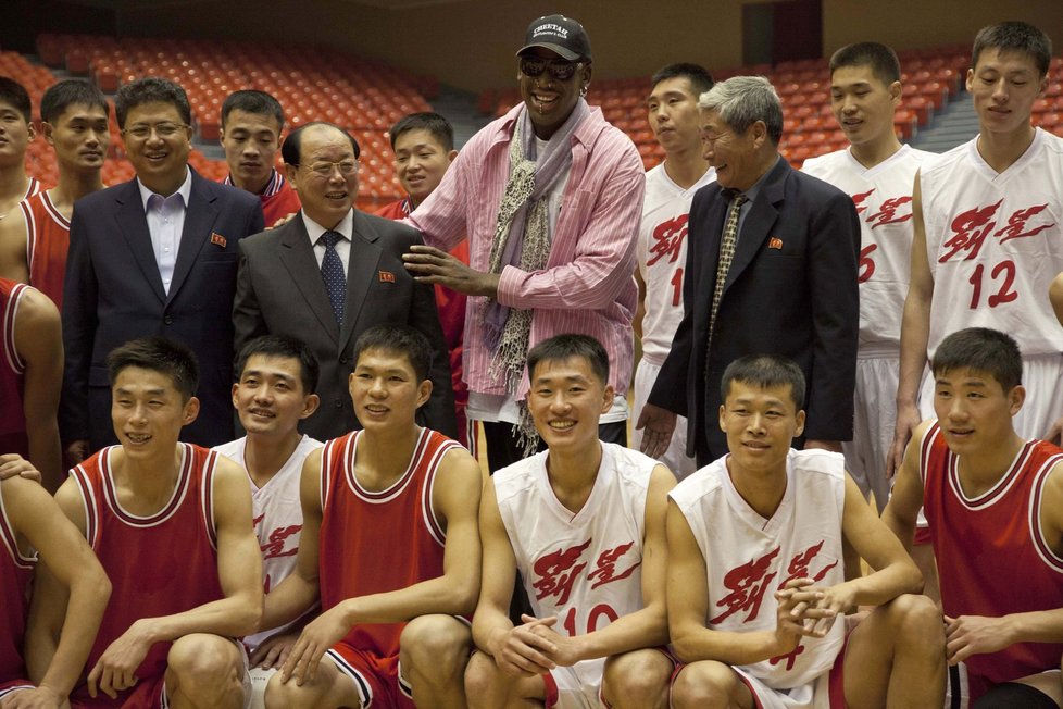 Dennis Rodman, bývalý špičkový basketbalista ze sín slávy NBA, se prý zajímá v KLDR hlavně o Kima, basketbal, ale nikoli o politiku