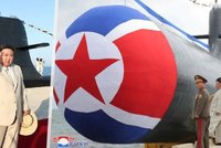 Diktátor Kim má svého „Hrdinu“: S velkou slávou uvedl do provozu první taktickou jadernou ponorku