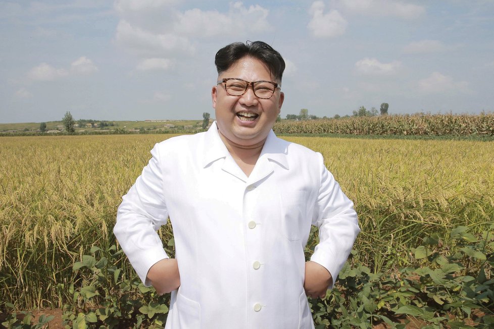 Vůdce KLDR Kim Čong-un na inspekci farmy 1116