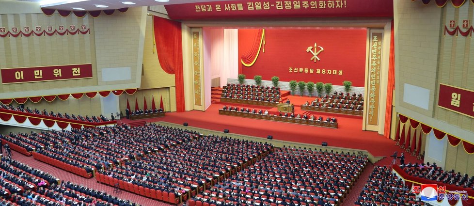 Sjezd Korejské strany práce zahájil prezident Kim Čong-un (6. 1. 2021).