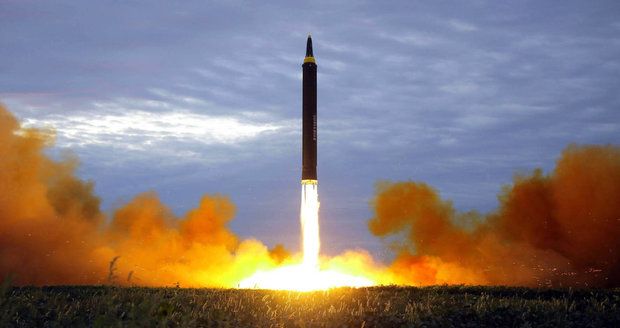 Kim otestoval vodíkovou bombu pětkrát silnější než v Nagasaki. Trump hrozí jadernou válkou