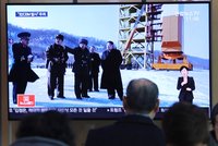 „USA nemají co nabídnout.“ KLDR odmítá jednat, diktátor Kim pózuje u raket