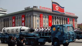 KLDR slaví 105. výročí narození Kim Ir-sena