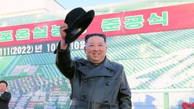 Diktátor Kim Čong-un otevřel v KLDR skleník na okurky (11.10.2022).