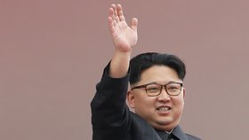 Kim Čong-un, vůdce KLDR na balkonu svého paláce
