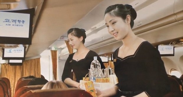 Kim Čong-un láká turisty do KLDR pomocí kalendáře s letuškami.