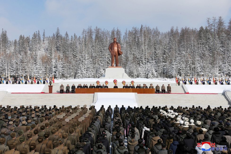 KLDR si připomněla 80. výročí narození zesnulého vůdce Kim Čong-ila (16. 2. 2022)