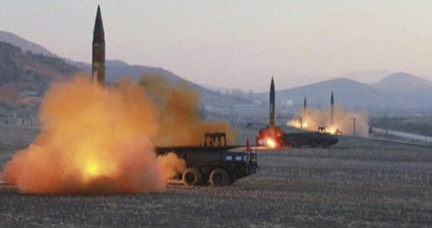 Kim Čong-un může útočit sarinem, má připravené rakety, varuje Japonsko